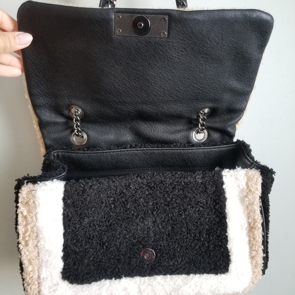 👜 TEDDY CROSSBODY HANDBAG - Picture 3 of 12